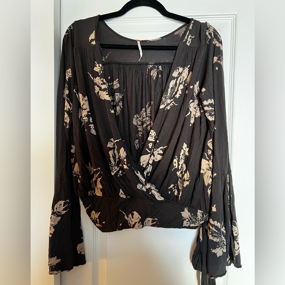 Free People size large long sleeve top